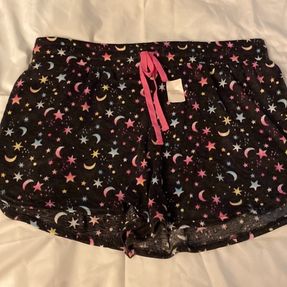 Secret treasures women’s Nike shorts medium - Picture 2 of 4